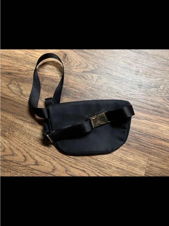 Michael Kors Black Nylon Fanny Pack GOLD Hardware - Picture 2 of 4